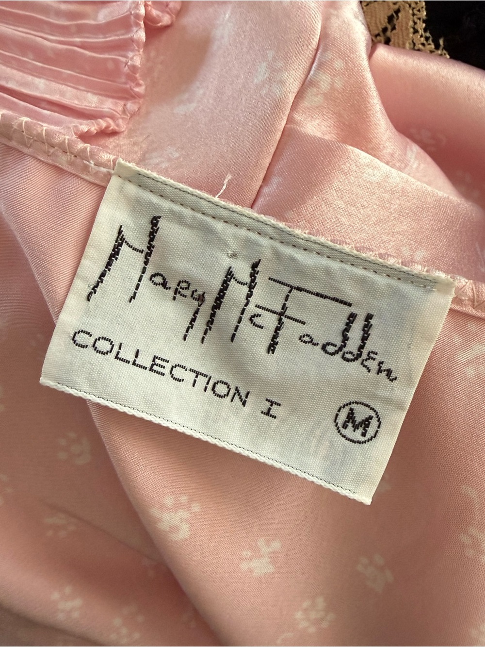 Vintage Mary McFadden bubblegum Pink Long Robe with Ruffled Collar dressing gown - Picture 5 of 6